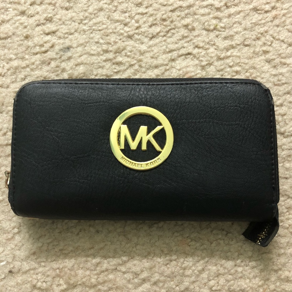 MICHAEL KORS WALLET !!